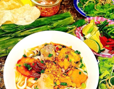 Mì quảng tôm thịt từ khách chụp 