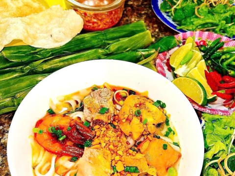 Mì quảng tôm thịt từ khách chụp 