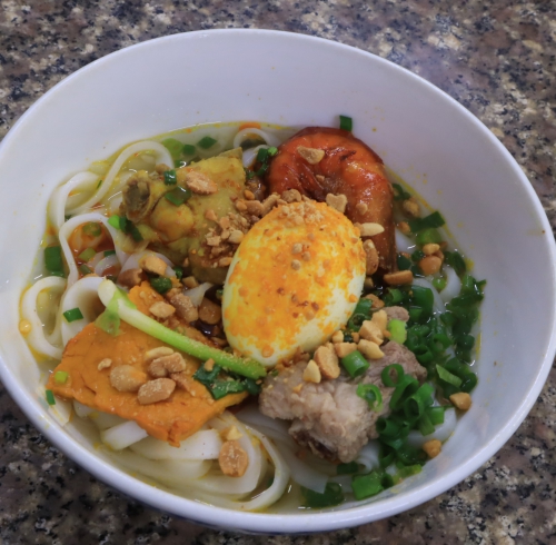 MÌ QUẢNG TRỨNG + THẬP CẨM