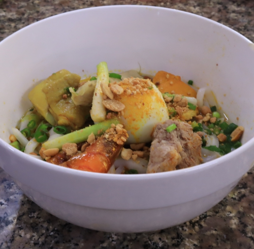 MÌ QUẢNG TRỨNG + THẬP CẨM