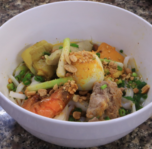 MÌ QUẢNG TRỨNG + THẬP CẨM