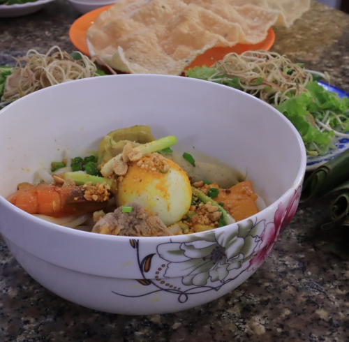 MÌ QUẢNG TRỨNG + THẬP CẨM