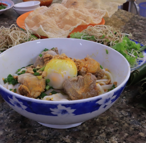 MÌ QUẢNG TRỨNG + THẬP CẨM