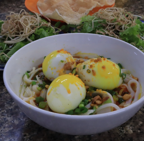 MÌ QUẢNG TRỨNG + THẬP CẨM